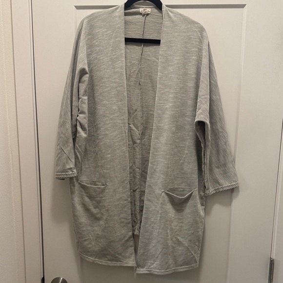 DONNI. Tops - DONNI. Light Gray Ribbed Knit Coat. One Size. Like New!